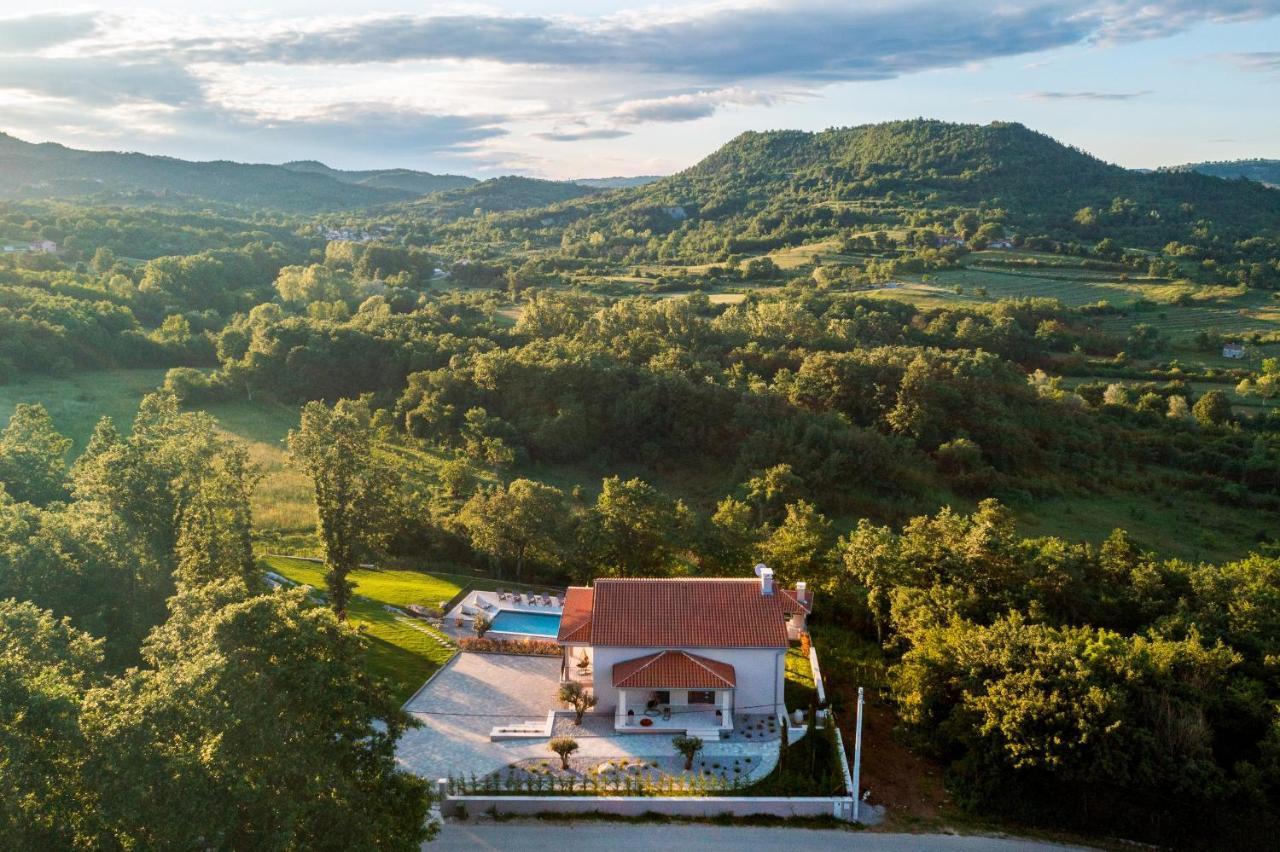 Luxury Villa Santa Cruz With Xl Pool And Jacuzzi Potpićan Exterior foto